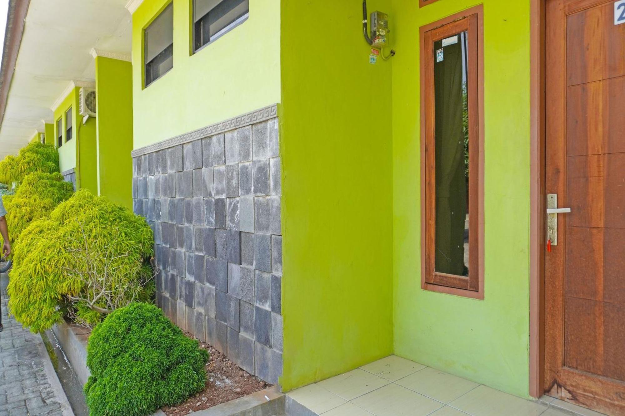 Oyo 91762 Green Home Stay Syariah بورواكارتا المظهر الخارجي الصورة