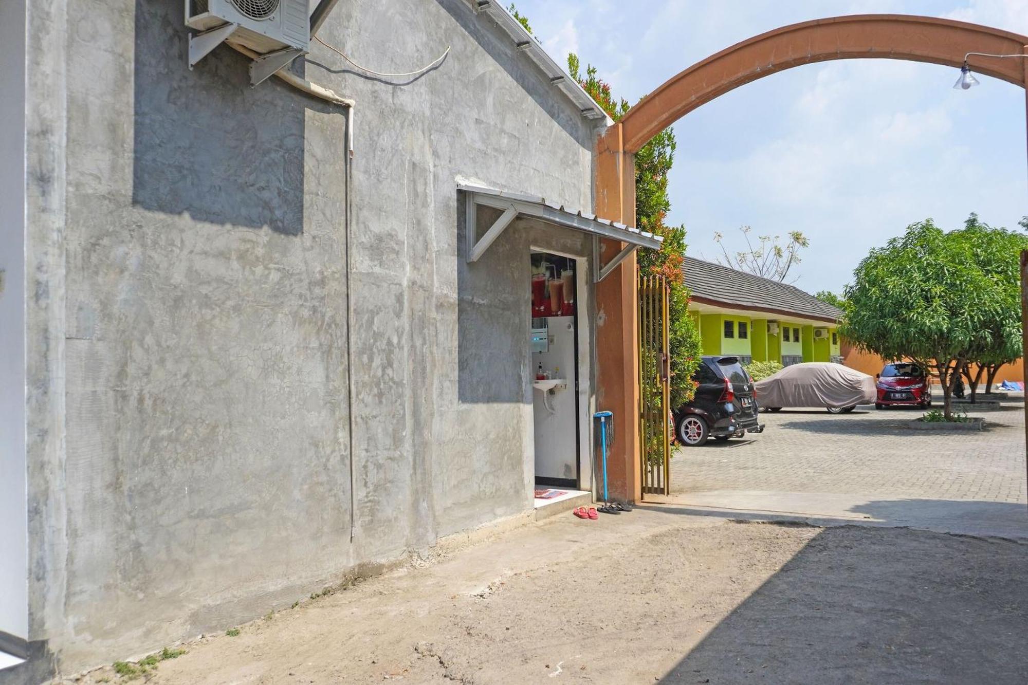 Oyo 91762 Green Home Stay Syariah بورواكارتا المظهر الخارجي الصورة